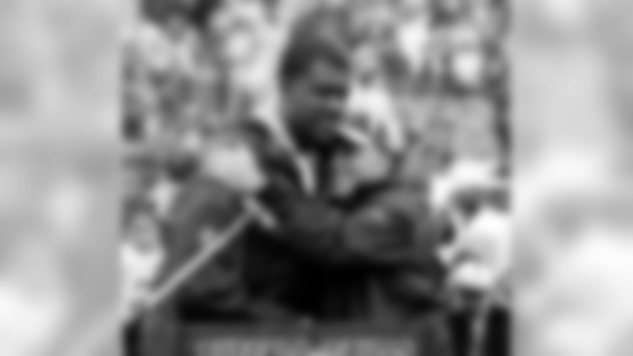 Kevin Everett honored with George Halas Award at halftime