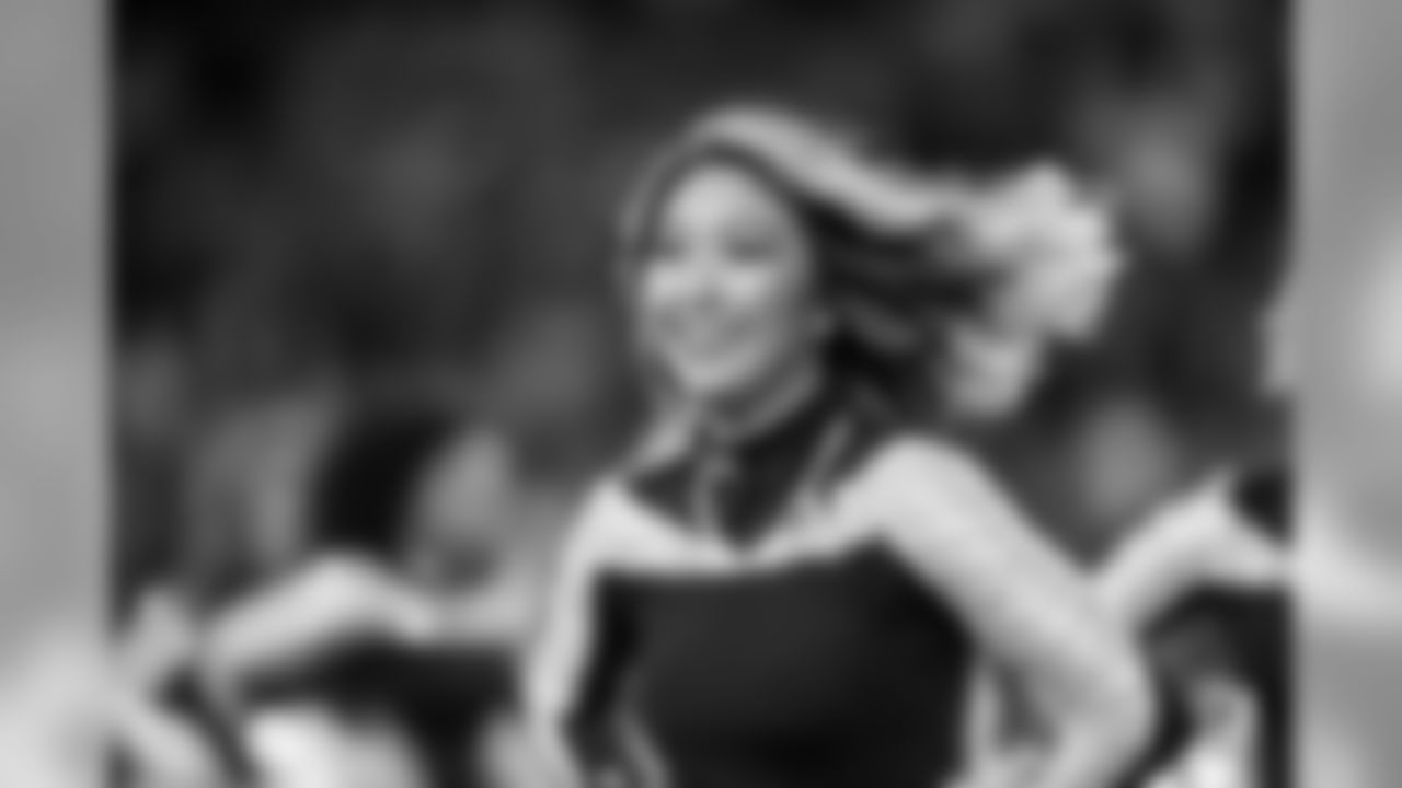 20171120_seagals_falcons_janegphoto-35_0.jpg
