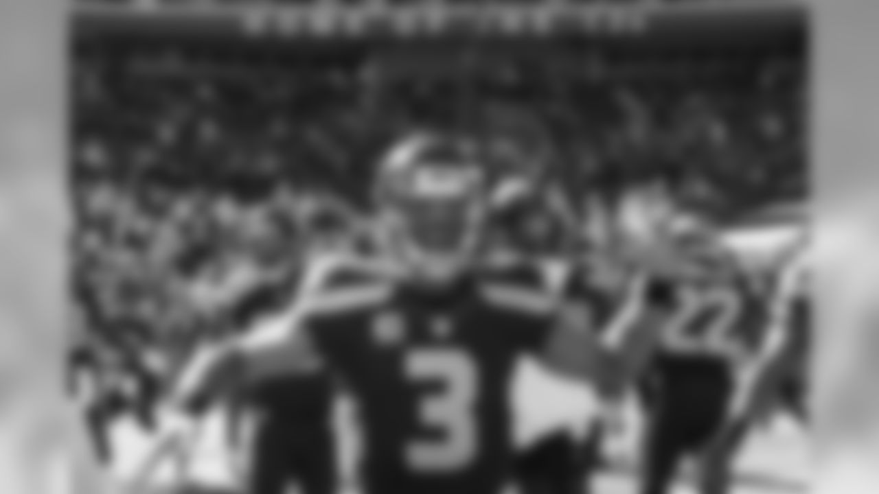 Quarterback Russell Wilson gathered his teammates on the field during pregame warmups.