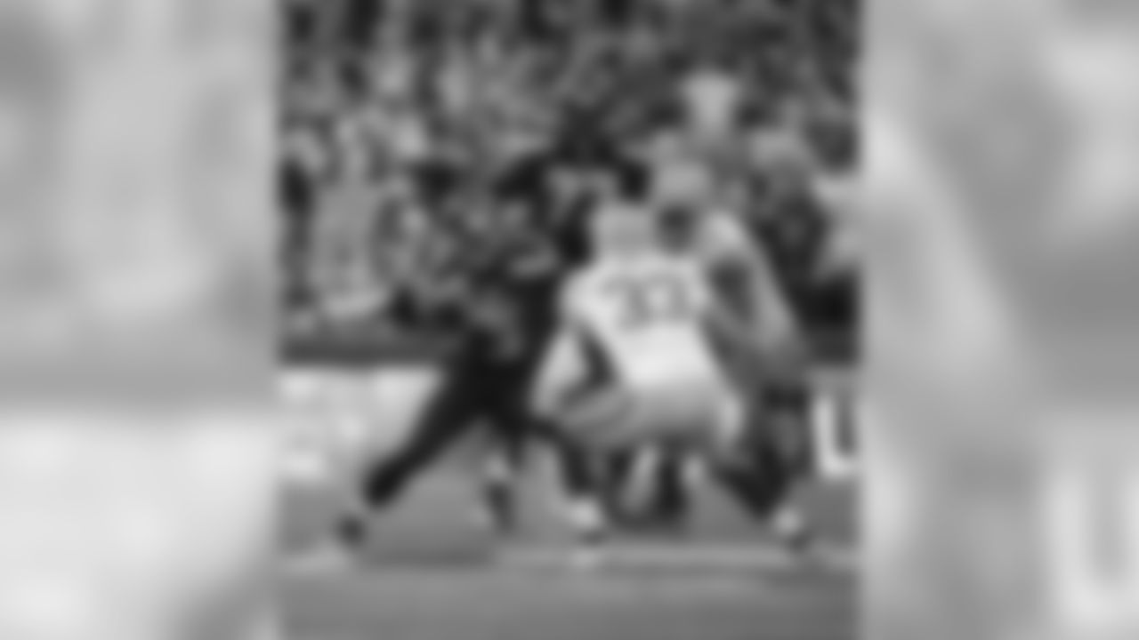 russellwilson_running-2.jpg