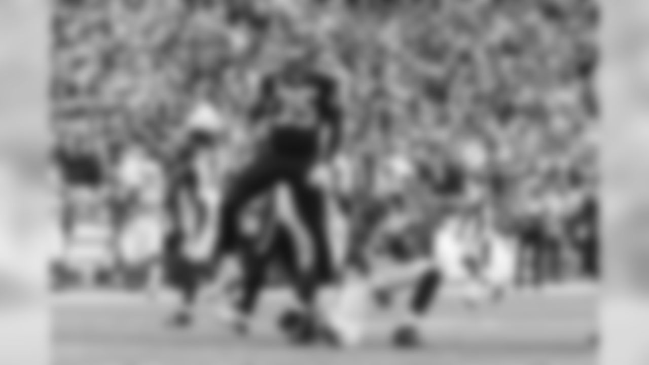 Safety DeShawn Shead yells after tackling Arizona's David Johnson.