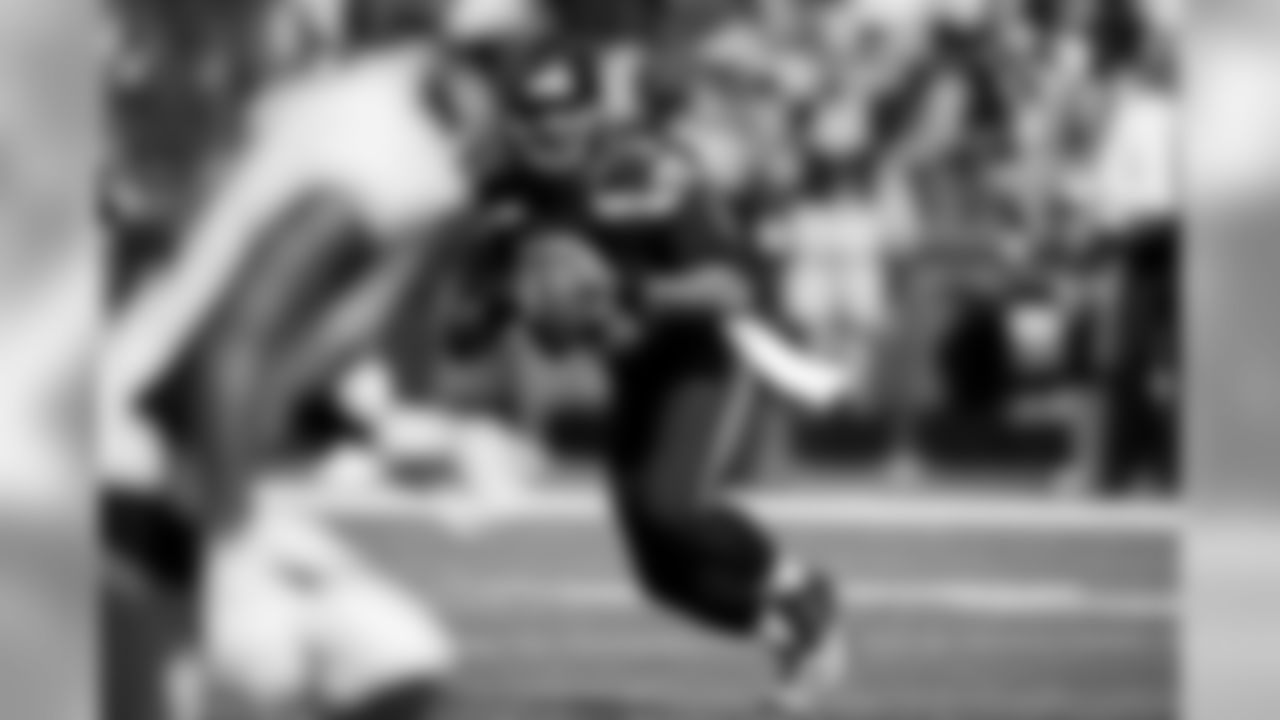 russellwilson_running-9.jpg