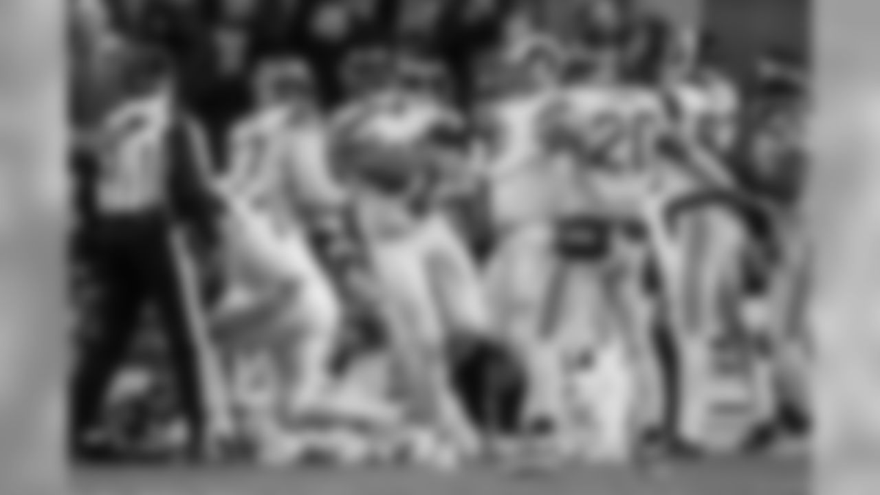 Bobby Wagner celebrates a fourth down stop agains the Rams.