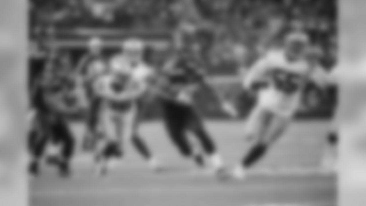 The game began and the Seahawks offense was clicking right away. Tyler Lockett looks for running room and gained 16-yards on a screen pass on the team's opening drive which resulted in a field goal.