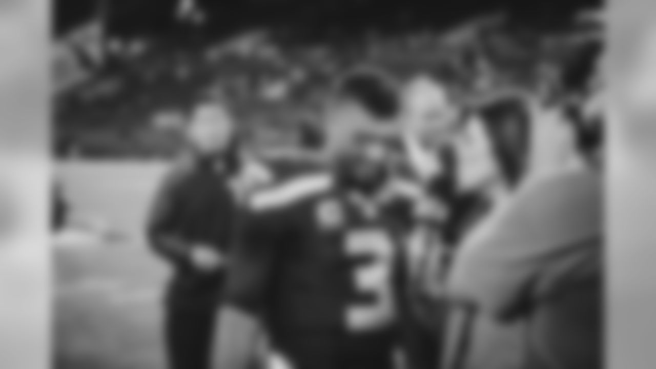 russellwilson_sidelines-9.jpg