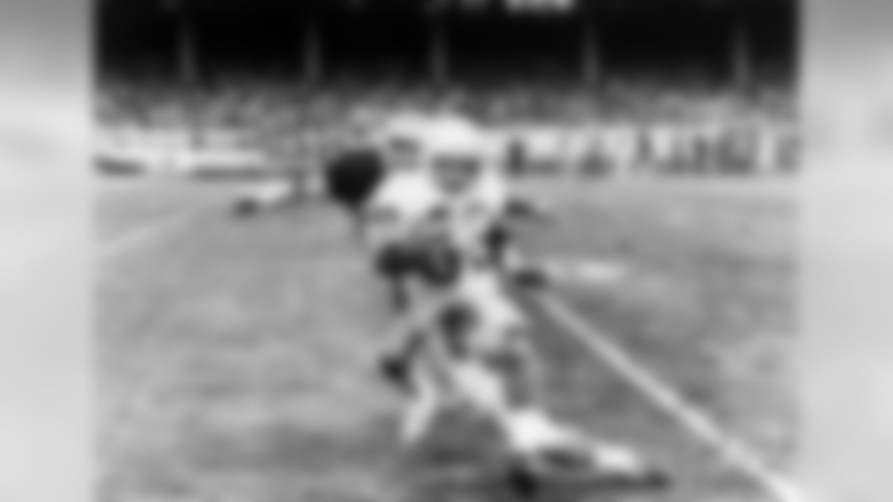 Seattle Seahawks wide receiver Steve Raible (83) runs upfield during an NFL game against the Cleveland Browns in Cleveland, Nov. 11, 1979. The Seahawks defeated the Browns 29-24. (AP Photo/NFL Photos)