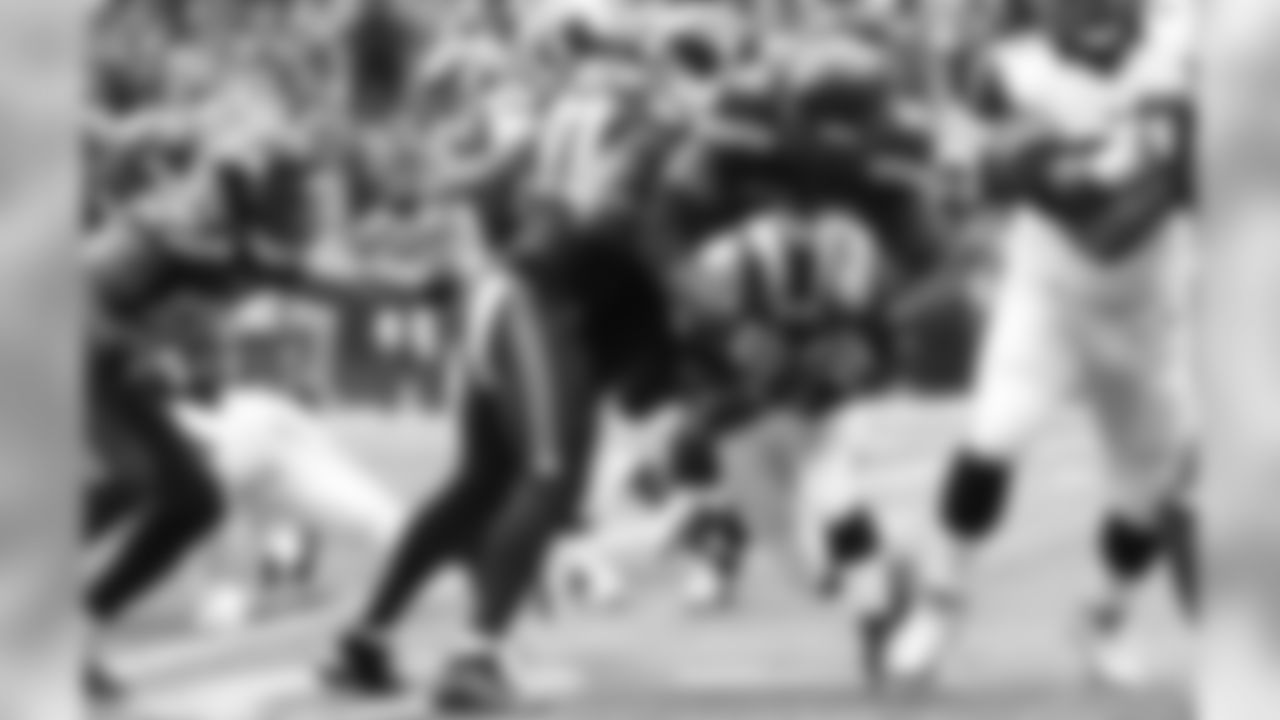 Seattle Seahawks vs St. Loius Rams; Tony McDaniel; Chris Clemons