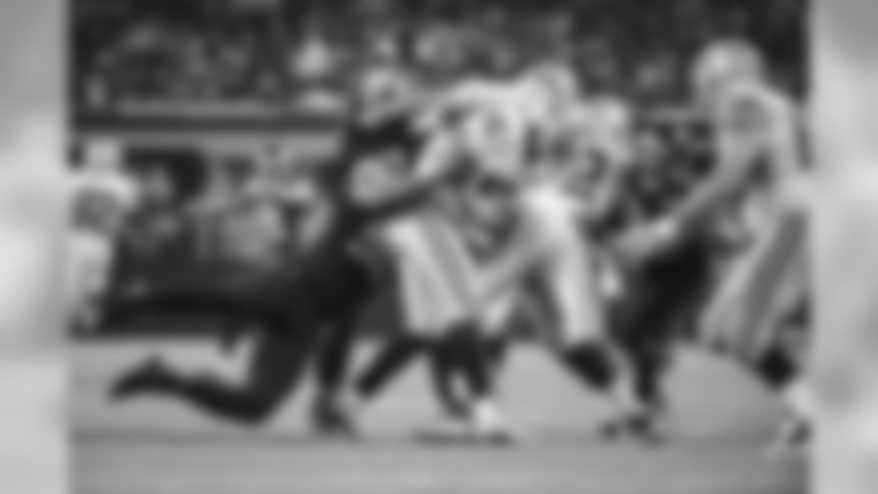 Seattle's Cliff Irvin takes down Matt Cassel on the Cowboys' final drive.