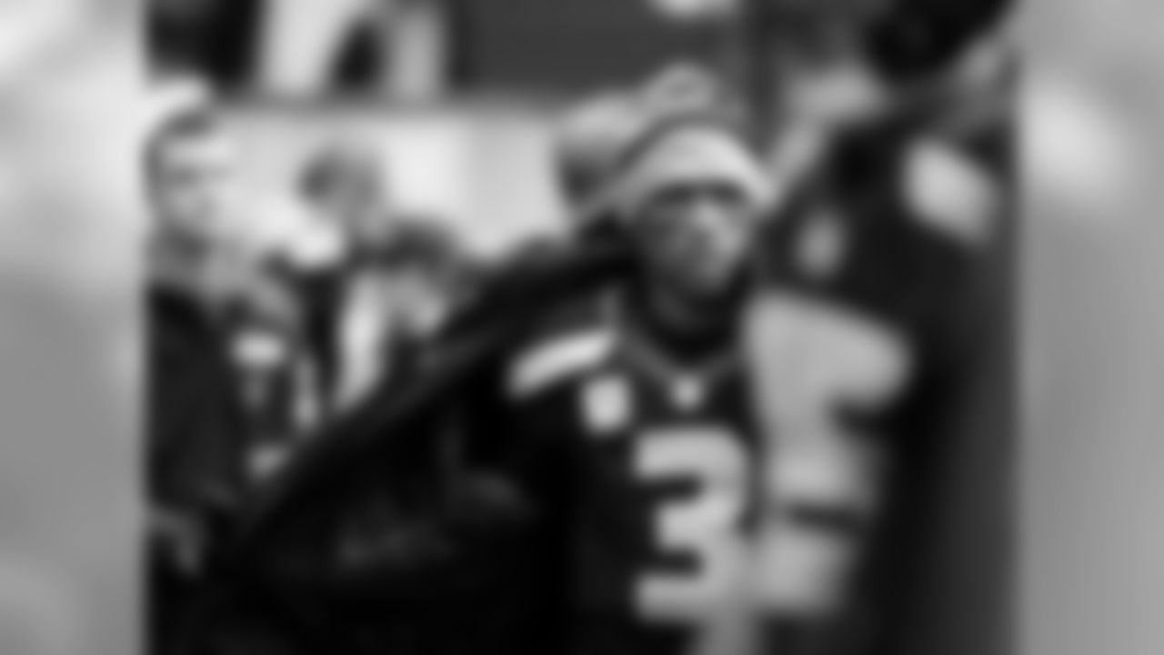 russellwilson_sidelines-19.jpg