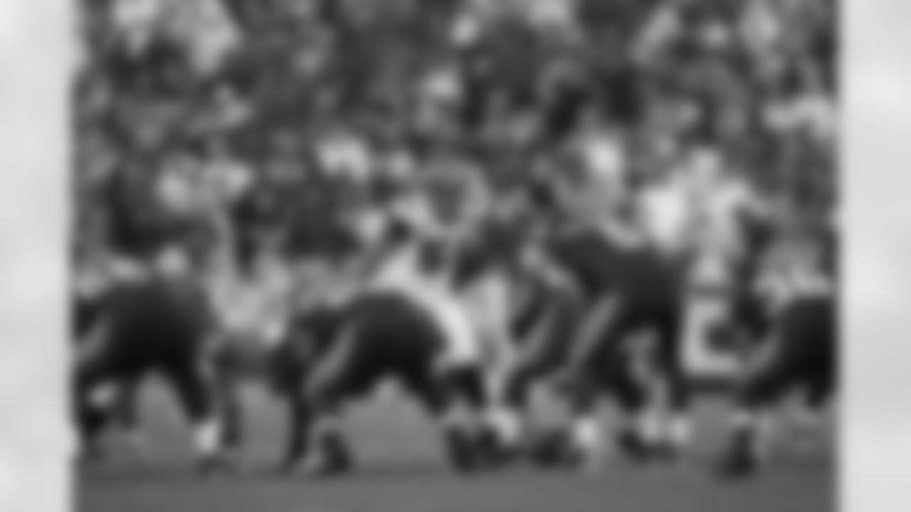 Lofa Tatupu sets the Hawk defense