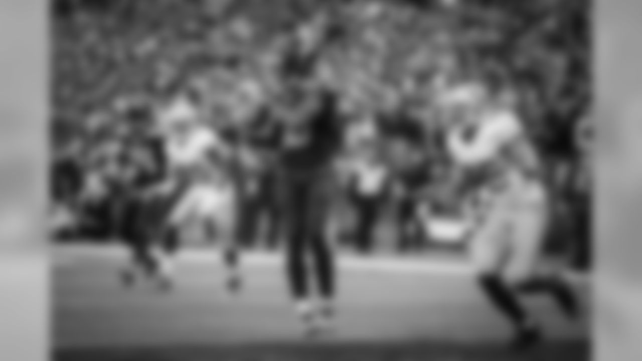 Rookie receiver Paul Richardson finally got his first touchdown reception on a 10-yard pass from Russell Wilson. Richardson has reached the end zone multiple times this season only to have the plays called back by penalty.