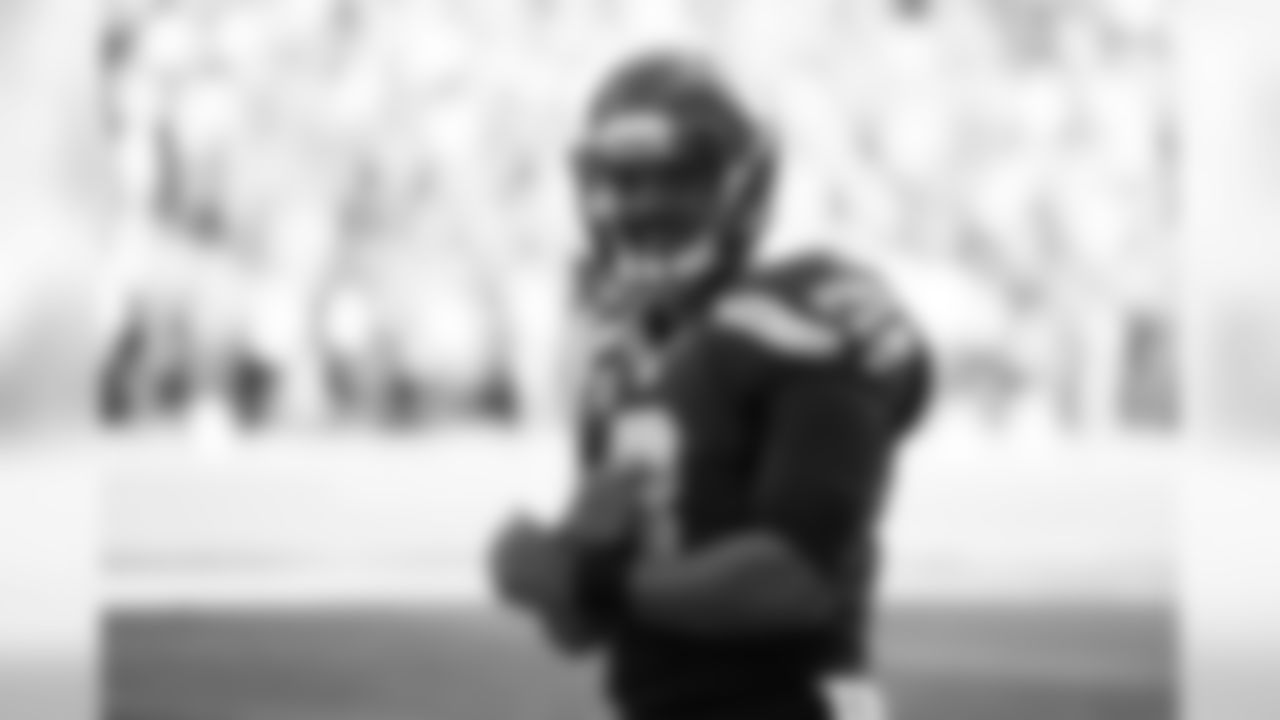 russellwilson_sidelines-14.jpg
