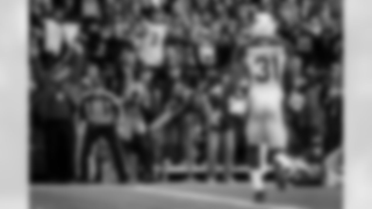 Seattle tight end Cooper Helfet continued his strong play, taking a 20-yard reception from Russell Wilson up the right sideline and leaping for the pylon to score the touchdown.
