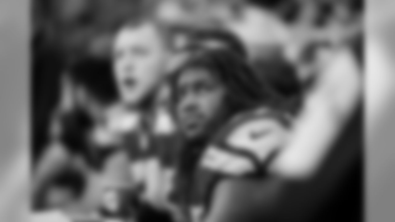 tempSeahawksSideline_vs_49ers-4.jpg