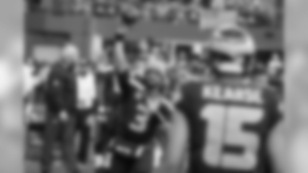 russellwilson_sidelines-27.jpg