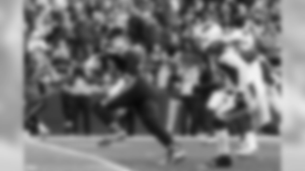 Seahawks tight end Jimmy Graham finds running room after catching a fourth down pass for a 20-yard gain to keep a drive alive in the third quarter.