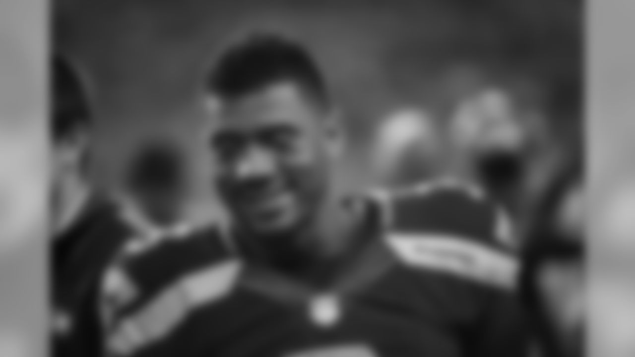 russellwilson_sidelines-4.jpg