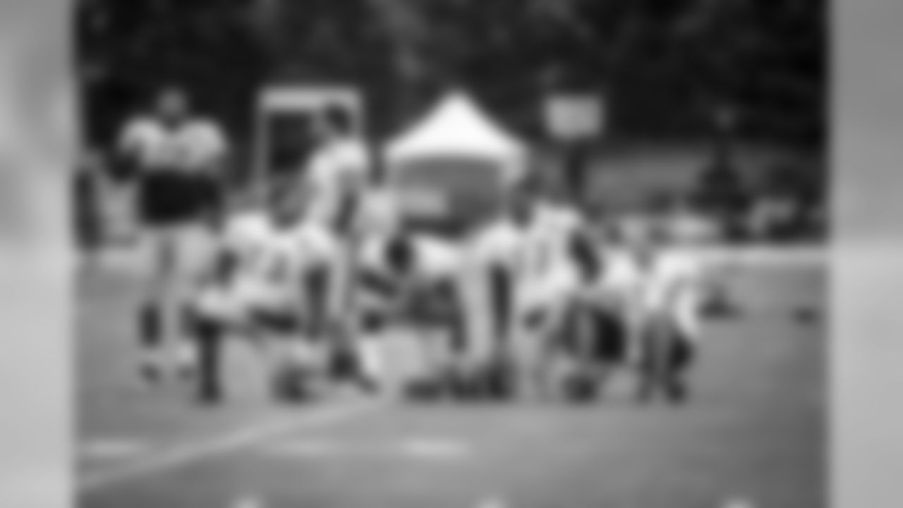 Alejandro Villanueva, David DeCastro, Ramon Foster, Maurkice Pouncey, Marcus Gilbert, and Ben Roethlisberger