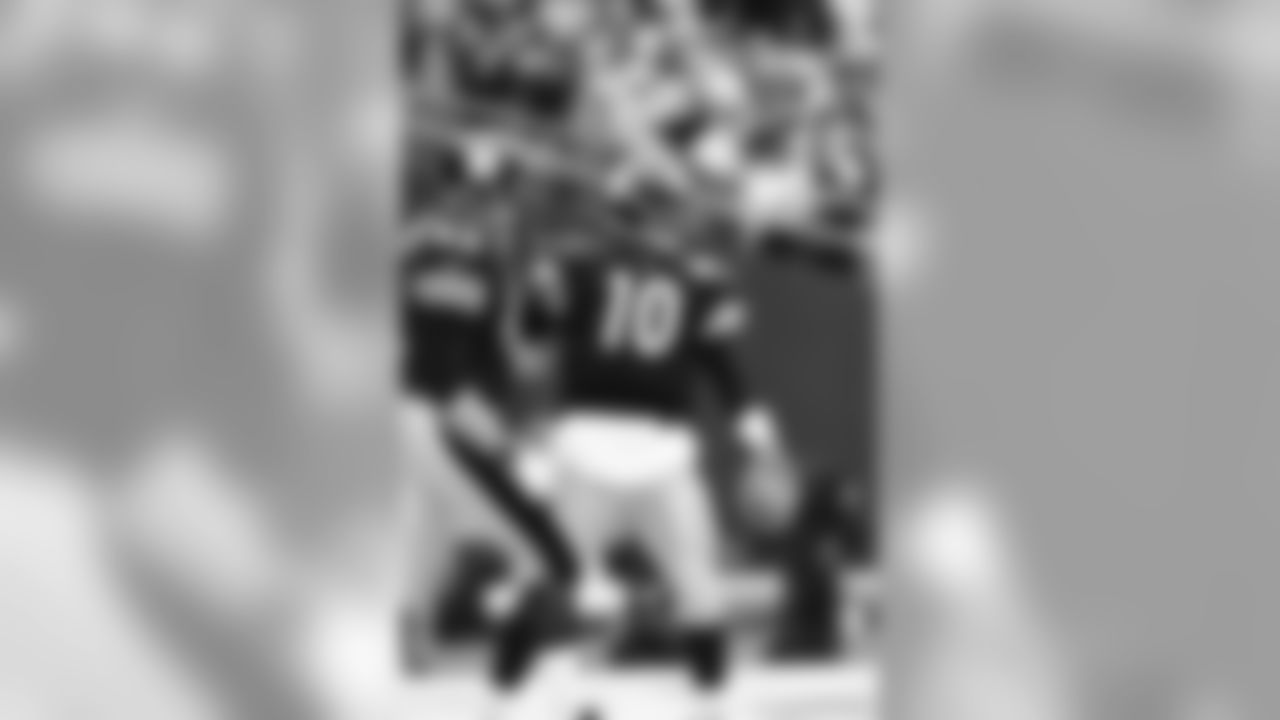 The Steelers defeated the Patriots 7-6 in an AFC Divisional playoff game on January 3, 1998.