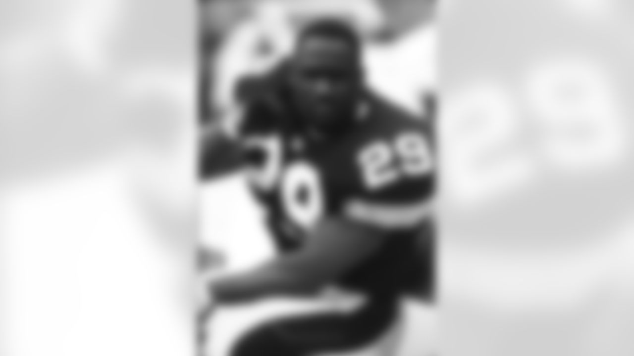1990 Barry Foster: A wishbone-formation fullback at Arkansas, Foster got his chance to be the feature back in 1992 when Bill Cowher was hired to replace Chuck Noll. In that season, Foster led the NFL with 390 carries, and he used those to gain a franchise record 1,690 yards to go along with 11 touchdowns. In his four other seasons with the Steelers 1990, 1991, 1993, 1994 Foster rushed for a combined 2,253 yards to finish with 3,943.