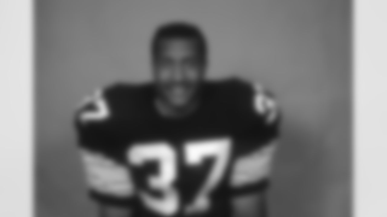 1989 CARNELL LAKE: Today, scouts talk reverentially about safeties who can cover like cornerbacks. In his day, Carnell Lake was a safety who covered well enough to actually play cornerback. In 10 seasons with the Steelers, Lake finished with 21.5 sacks, 16 interceptions, 15 forced fumbles, and 16 fumble recoveries. In both 1995 and 1997, Lake moved to cornerback to help stabilize the Steelers secondary, and the seasons ended with a trip to the Super Bowl and one to the AFC Championship Game, respectively. He was voted to the Pro Bowl four times, and he was named first-team All-Pro in 1997.