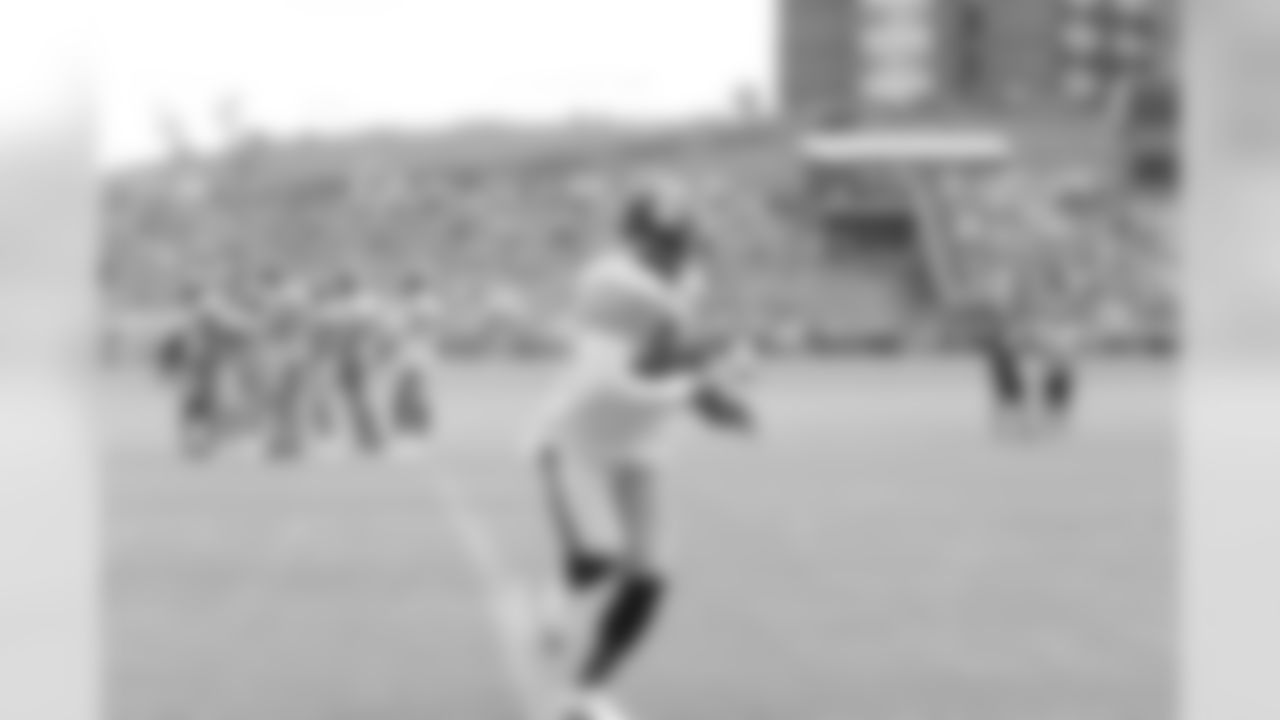 LB Lawrence Timmons (94)