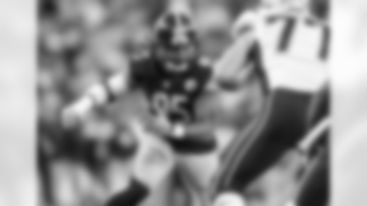 LB Jarvis Jones has 27 total tackles (18 solo and 9 assists), 1 fumble and 1 interception.