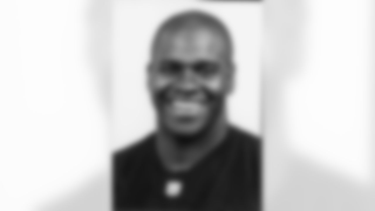 1986 GERALD WILLIAMS: Probably better suited to playing defensive end, Williams nevertheless was the Steelers full-time starting nose tackle for the seven seasons between 1988-94. He finished his Steelers career with 24.5 sacks, with his single-season high being six in 1990.