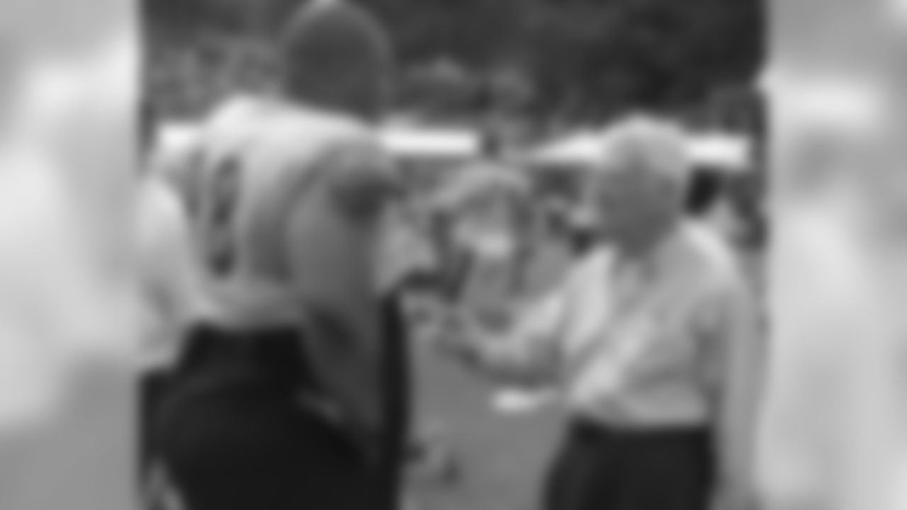 Dan Rooney talks with NT Casey Hampton during the 2007 Training Camp at Saint Vincent College.