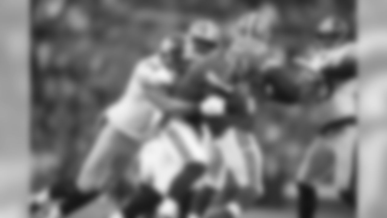 LB Lawrence Timmons lead the Steelers defense with 119 total tackles (77 solo and 42 assists) on the season. Timmons also has 5 sack and one interception in 2015.