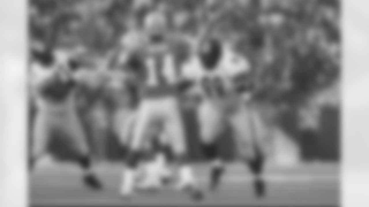 1992 LEVON KIRKLAND: After becoming a regular in 1993, Kirkland never missed a start in the six seasons from 1995-2000, and when his Steelers career was over he had 18.5 sacks, 11 interceptions, 14 forced fumbles, and eight fumble recoveries. Kirkland was voted to two Pro Bowls, and he was named first-team All-Pro in 1997.