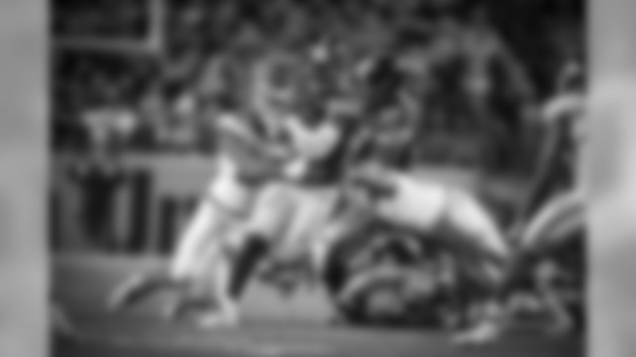 RB Le'Veon Bell has rushed for 144 yards on 18 carries (8.0 avg.).