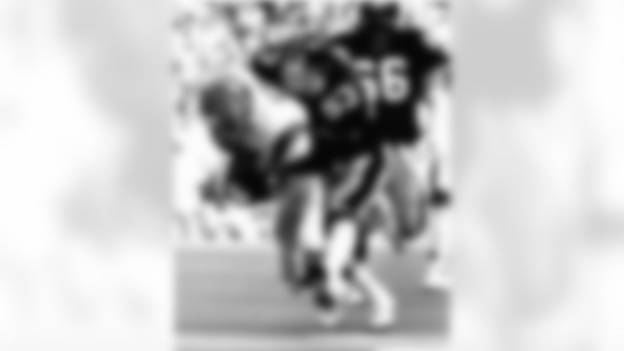 1982 Bryan Hinkle: Just because he never made the Pro Bowl, dont let that taint what was a very good 12-year career as an outside linebacker with the Steelers. In the eight-season span from 1984-91, Hinkle started 113 games and contributed 21.5 sacks and 26 takeaways, 15 interceptions and 11 fumble recoveries, while scoring three defensive touchdowns.