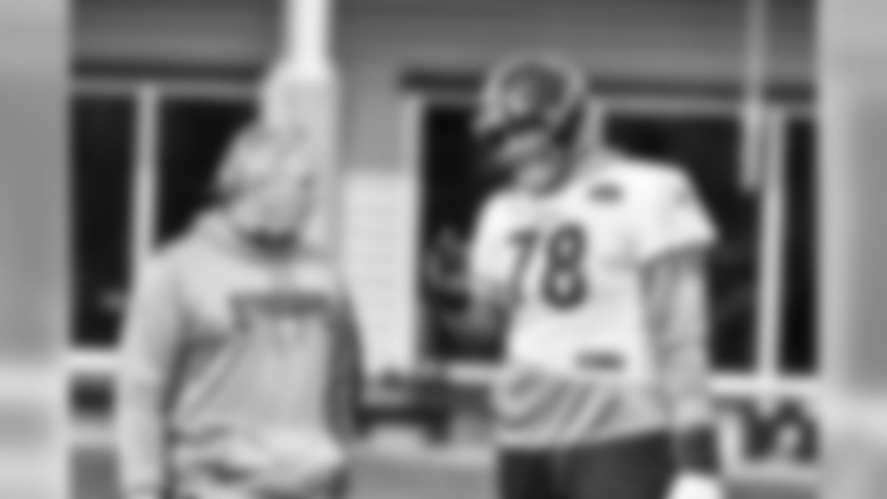 Mike Munchak and Alejandro Villanueva
