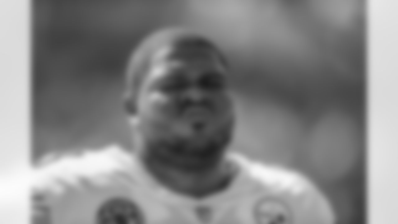 DT Dan McCullers re-signed with the Steelers, March 22, 2018.