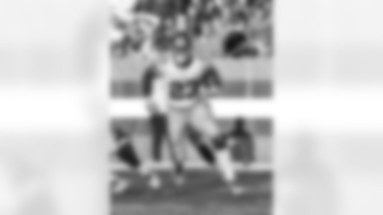 RB Rashad Jennings leads the Giants rushing attack with 395 yards on 115 carries and has rushed for 2 touchdowns.