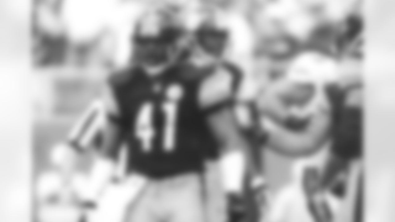 1995 Lee Flowers: This No. 5 pick from Georgia Tech followed the path first blazed by Donnie Shell, that being to earn a roster spot via special teams and then work into the starting lineup as a safety. From 1998-02, Flowers started 75 games, and in those he contributed 303 tackles, 12 sacks, and four interceptions.