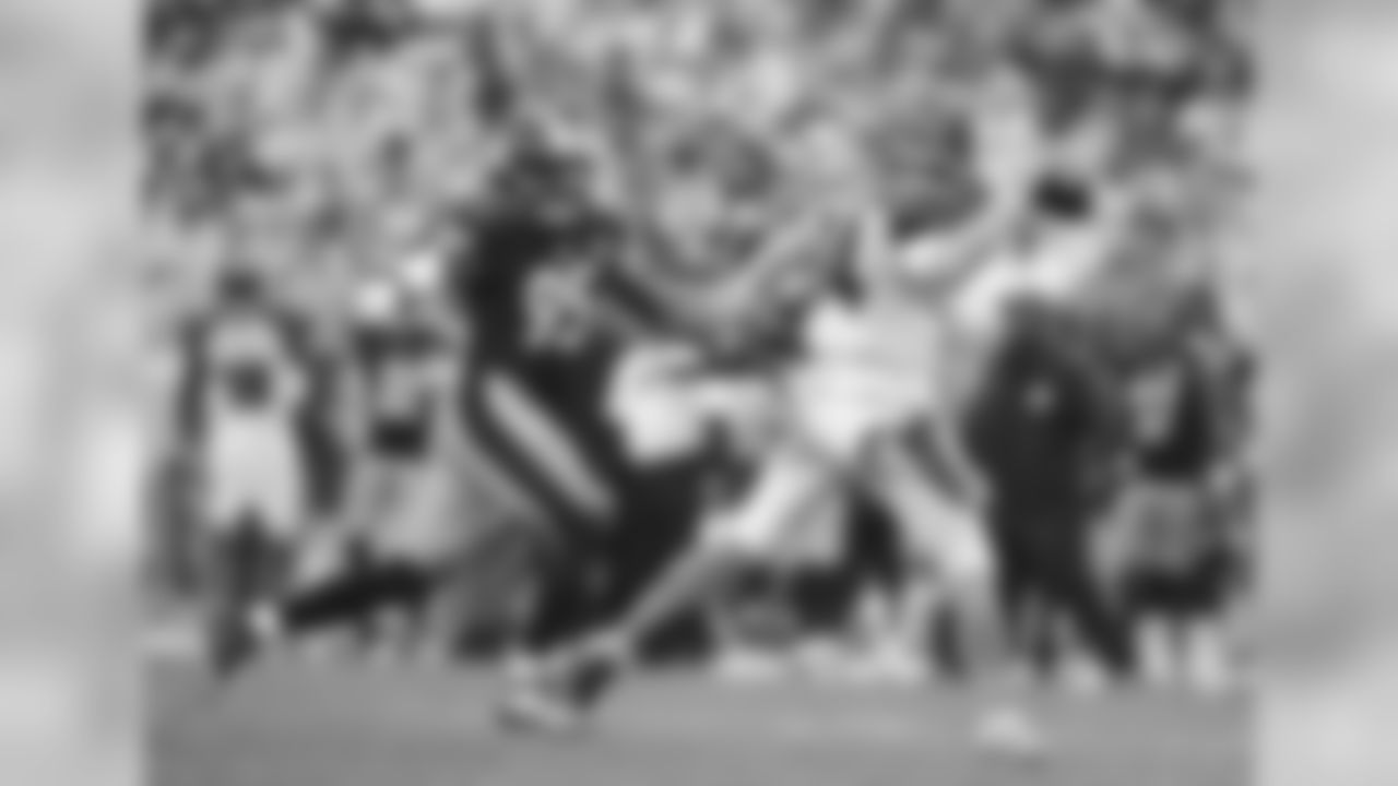 LB Jarvis Jones signed with the Cardinals on March 14, 2017.