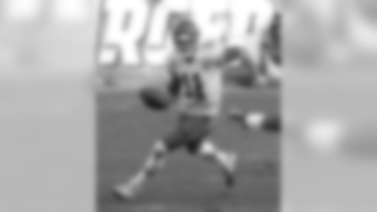 QB Alex Smith has completed 328 of 489 passes (67.1%) for 3,502 yards. Smith has 15 touchdowns and 8 interceptions for a quarterback rating of 91.2.