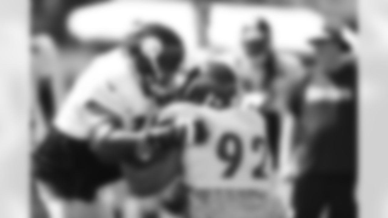 OT Alejandro Villanueva (78) and LB James Harrison (92)