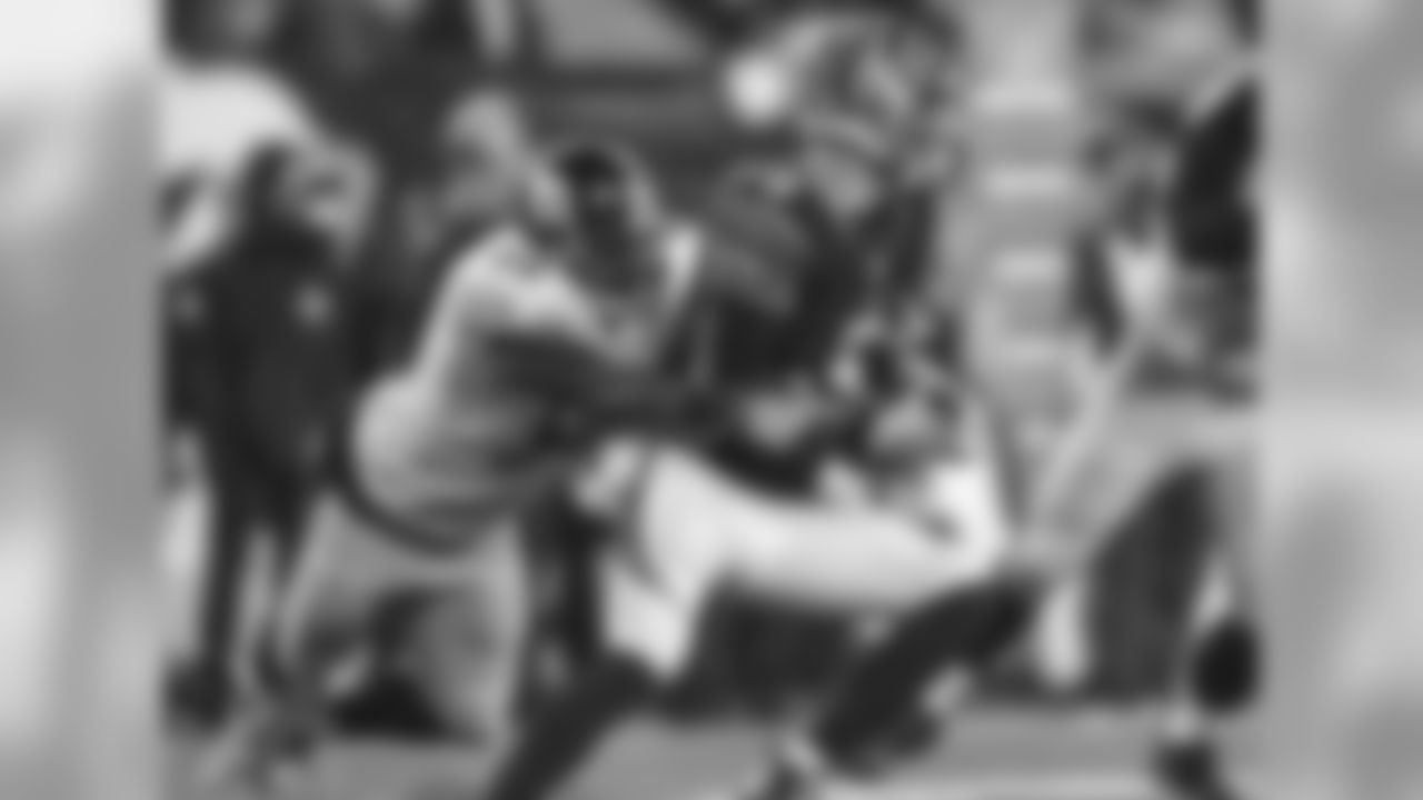 LB Lawrence Timmons lead the Steelers defense with 119 total tackles (77 solo and 42 assists) during regular season. Timmons also had 5 sack and one interception in 2015.