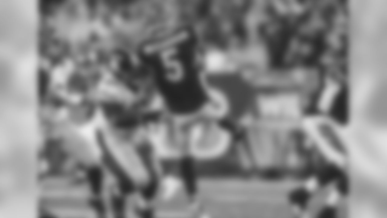 DE Cam Hayward's 7 quarterback sacks in the regular season led the 2015 Steelers defense. Heyward also accounted for 54 tackles and 13 quarterback hurries this season. Heyward recorded 1 sack and 2 quarterback hurries in the AFC Wild Card Game at Cincinnati.