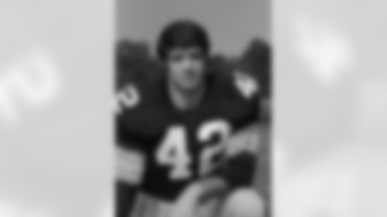 1961 Dick Hoak: Remembered by this generation of Steelers fans as the teams long-time running backs coach, Hoak could play a little bit of halfback himself in his day. Hoak rushed for 3,965 yards and caught passes for another 1,452 to score 33 touchdowns over 10 NFL seasons for teams that finished over .500 just twice. Five Super Bowl rings, all as a coach.