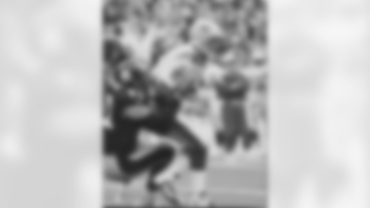 1994 JASON GILDON: He was a pass-rusher, plain and simple. Outside linebackers in a 3-4 can be deployed in a variety of ways, but Gildons forte was rushing the passer. During his 10 seasons with the Steelers, Gildon became the franchises all-time leader in sacks with 77. He was voted to three Pro Bowls, and in 2001 he was named first-team All-Pro.