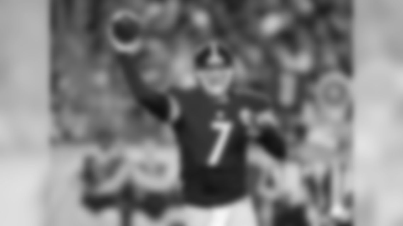 QB Ben Roethlisberger has completed 205 of 317 passes (64.7%) for 2,357 yards, 20 touchdowns and 7 interceptions for a quarterback rating of 98.8.