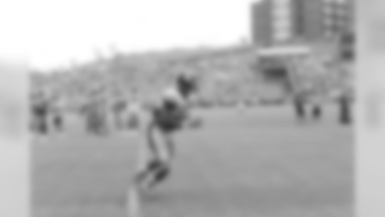 LB Steven Johnson (51)