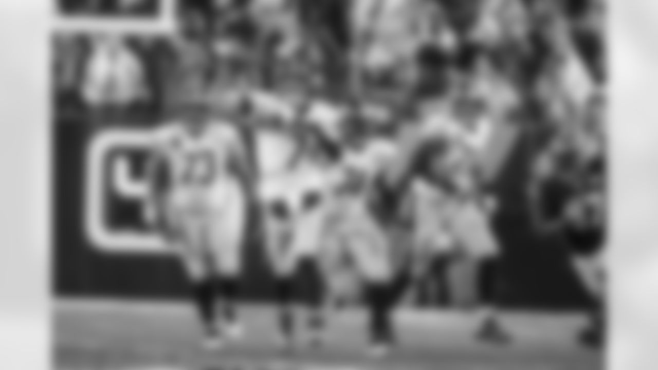 Ramon Foster, Ben Roethlisberger, Chris Hubbard, and Alejandro Villanueva