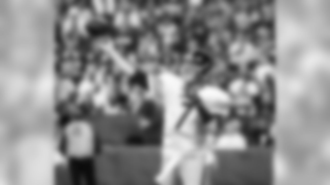 QB Ben Roethlisberger has completed 249 of 373 passes (64.9%) for 2,745 yards, 23 touchdowns and 7 interceptions for a quarterback rating of 99.5.