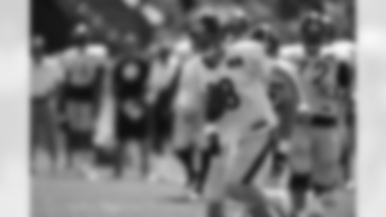 QB Dustin Vaughan (13)