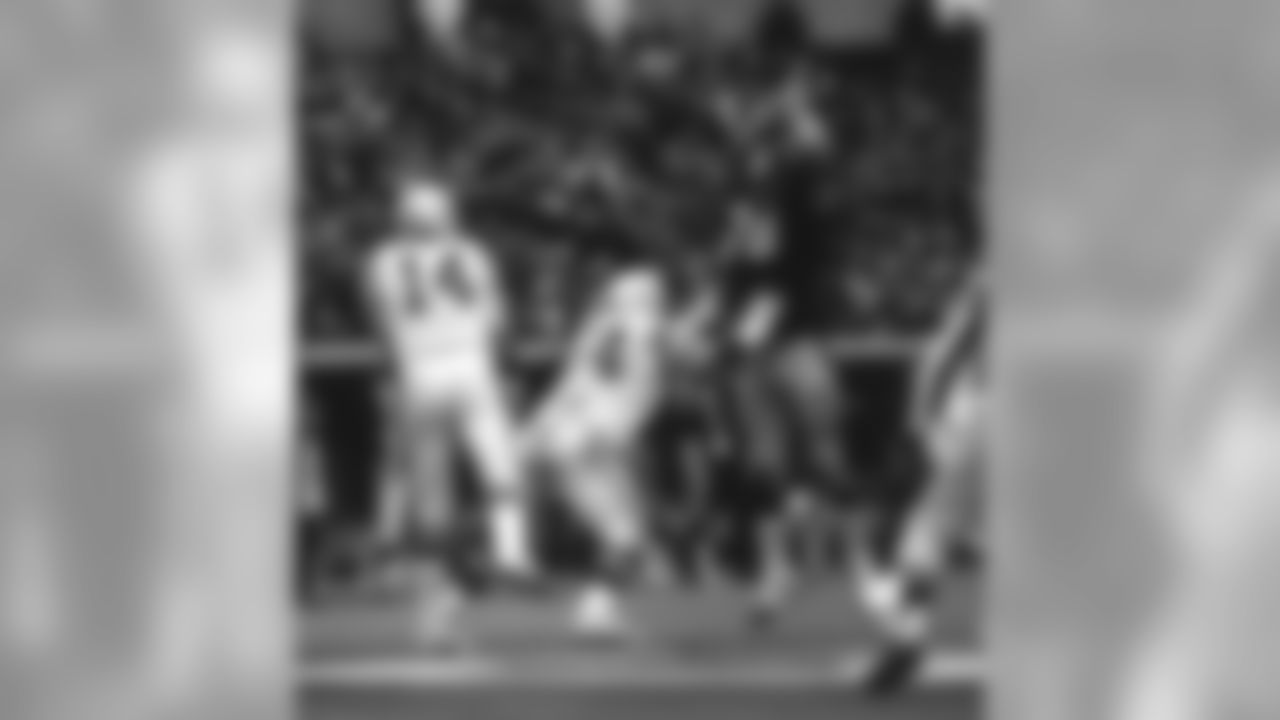 The Steelers defeated the Colts 28-10 in an AFC Divisional playoff game on December 27, 1975.